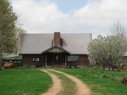 Farm and Ranch in Douglas County, Missouri