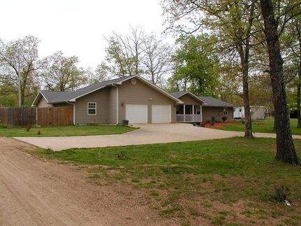 Farm and Ranch in Howell County, Missouri