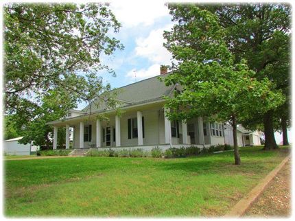 House in Fannin County, Texas
