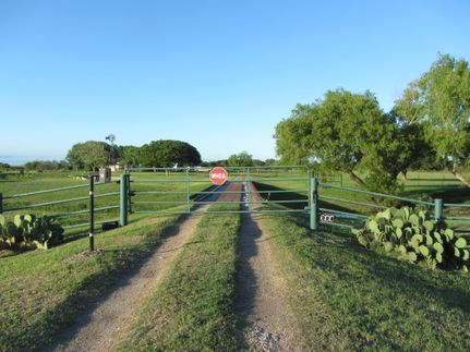 Farm and Ranch in Victoria County, Texas