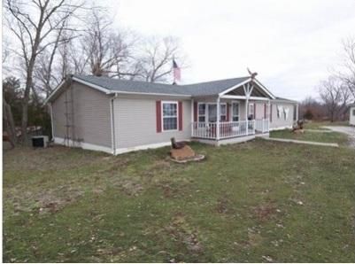House in Cedar County, Missouri