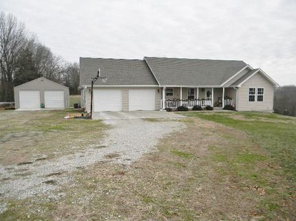 Farm and Ranch in Douglas County, Missouri