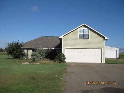 House in Titus County, Texas