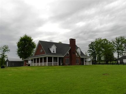 Farm and Ranch in Shelby County, Texas