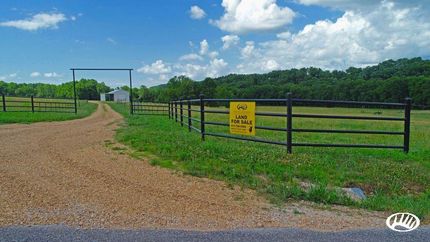 Farm and Ranch in Stone County, Missouri