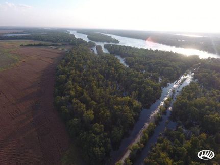 Land in Henderson County, Illinois