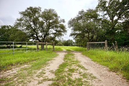 Farm and Ranch in Dewitt County, Texas