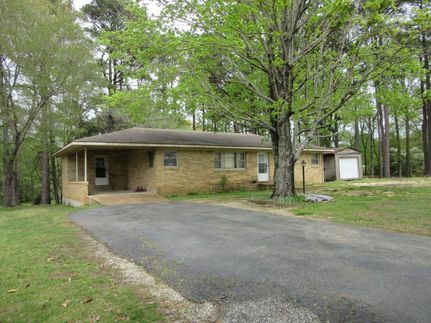 Farm and Ranch in Benton County, Tennessee