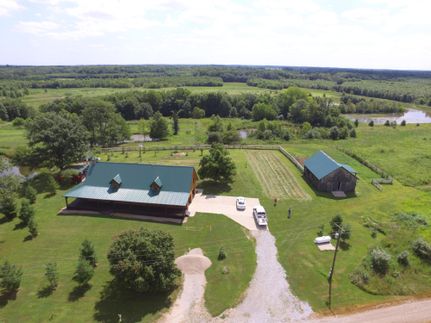 House in Wayne County, Illinois