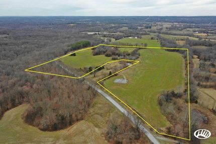 Farm and Ranch in Johnson County, Illinois