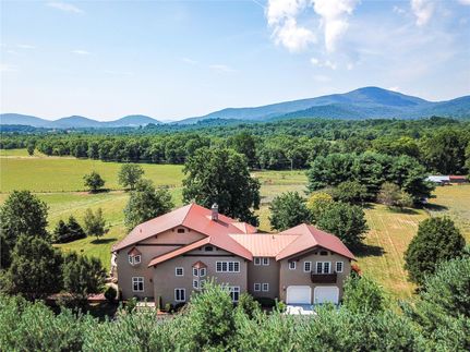 Farm and Ranch in Rappahannock County, Virginia