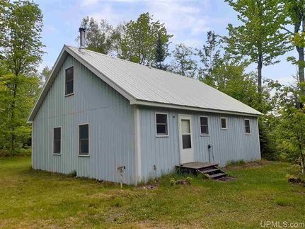 Farm and Ranch in Luce County, Michigan