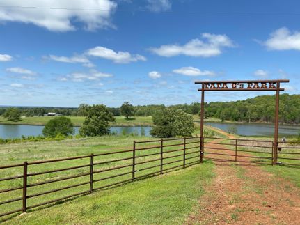 House in Cherokee County, Texas
