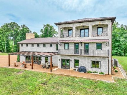 Land in Dickson County, Tennessee