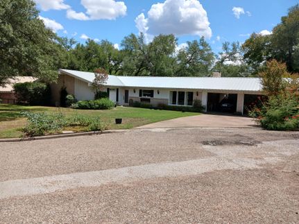 Farm and Ranch in Falls County, Texas