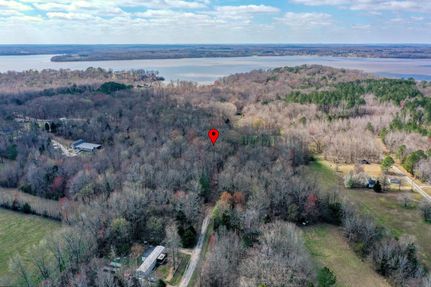Farm and Ranch in Benton County, Tennessee