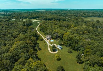 House in White County, Illinois
