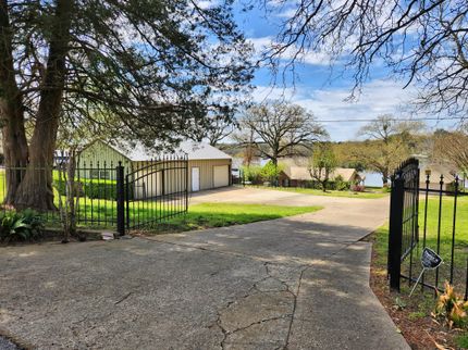Farm and Ranch in Anderson County, Texas