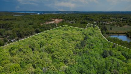 Farm and Ranch in Benton County, Tennessee