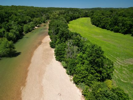 Farm and Ranch in Douglas County, Missouri