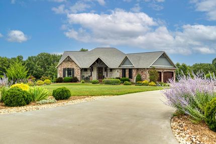 Farm and Ranch in Stone County, Missouri