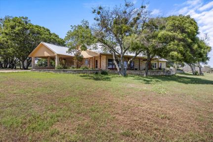 Farm and Ranch in Hamilton County, Texas