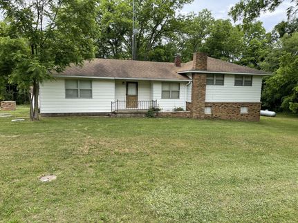 Farm and Ranch in Jefferson County, Illinois