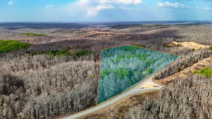Farm and Ranch in Perry County, Tennessee