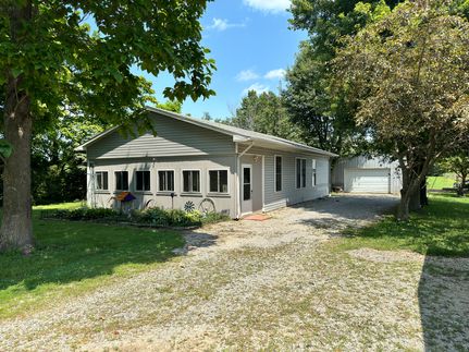 Farm and Ranch in Wayne County, Illinois