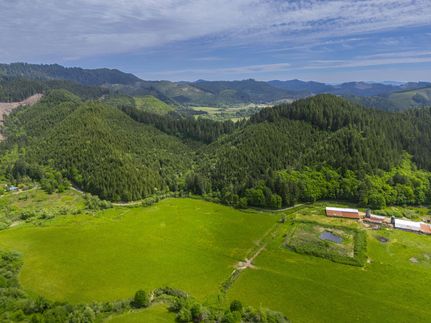 Land in Lane County, Oregon