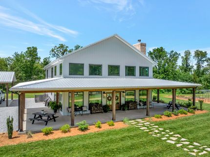Farm and Ranch in Dickson County, Tennessee
