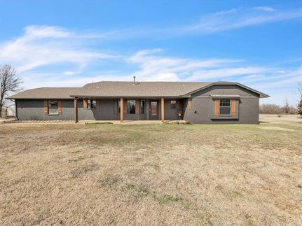 House in Canadian County, Oklahoma