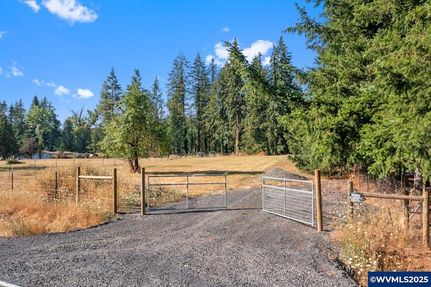 Lakefront Property for sale in Marion County, Oregon