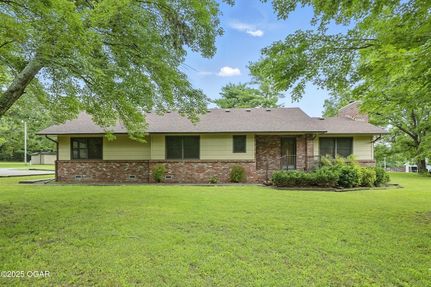 Farm and Ranch in Jasper County, Missouri