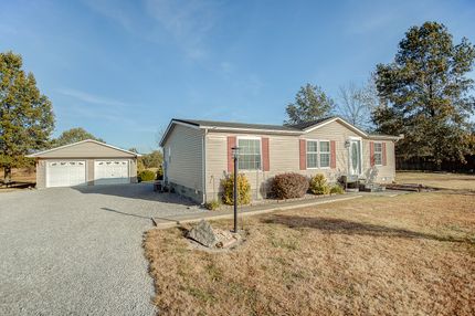Farm and Ranch in Washington County, Illinois