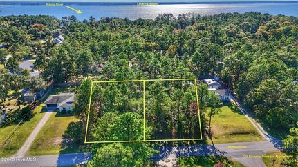 Homesite for sale in Pamlico County, North Carolina