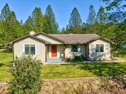 Lakefront Property for sale in Douglas County, Oregon