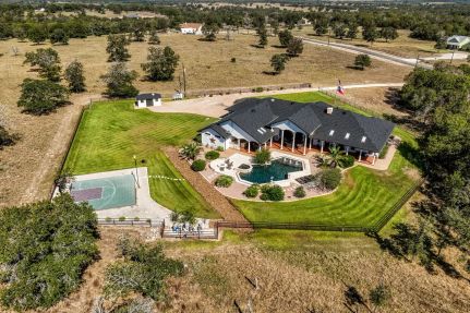 Land in Gonzales County, Texas
