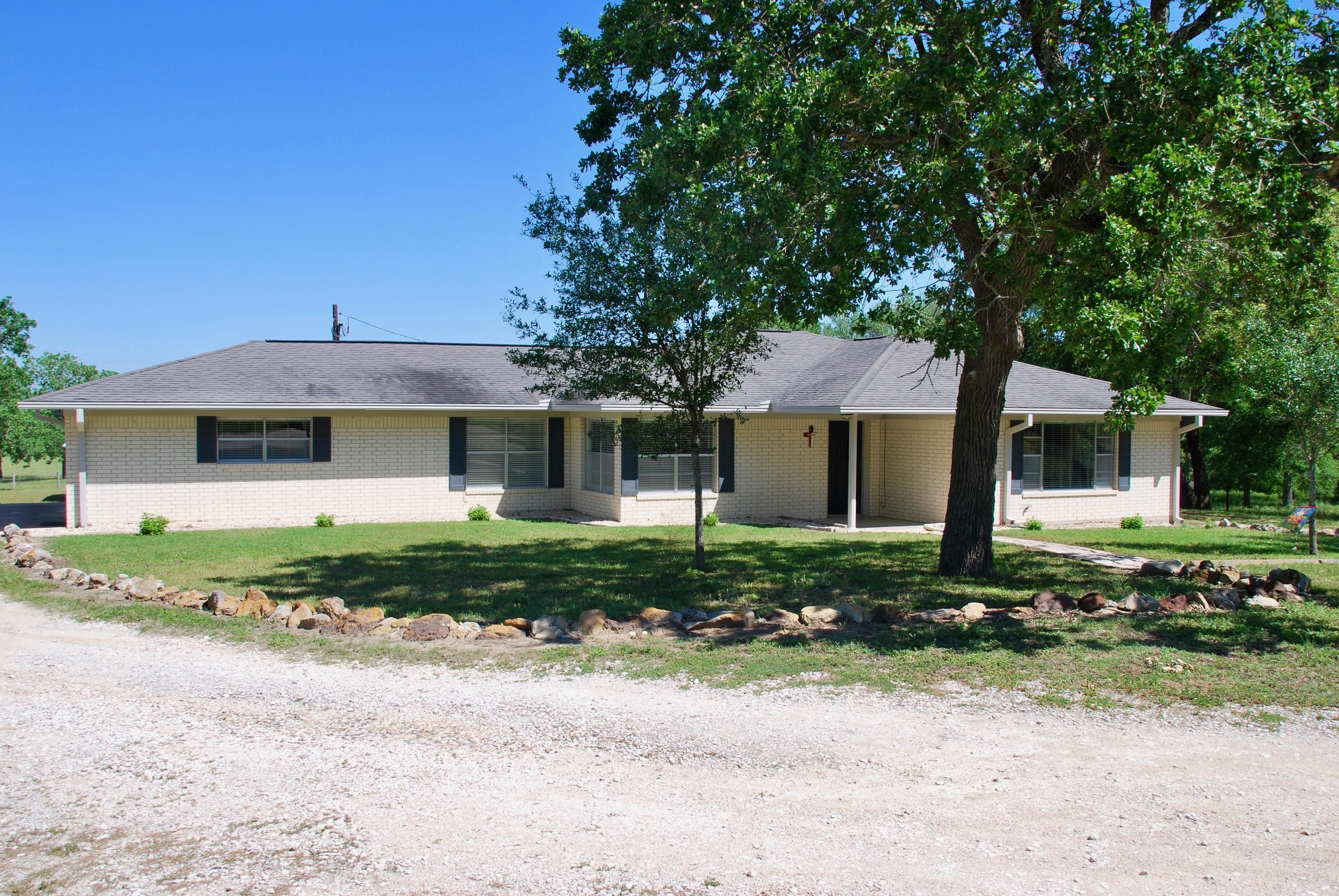 Shiner, Gonzales County, TX Recreational Property, House for sale