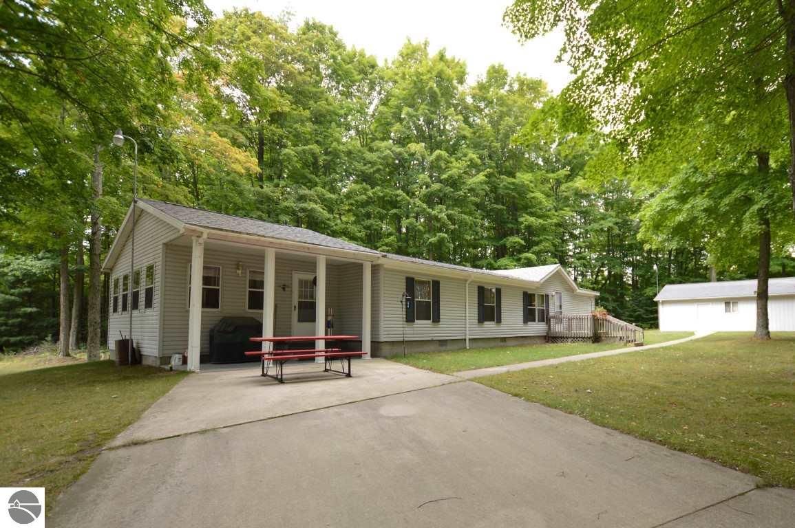 Benzonia, Benzie County, MI House for sale Property ID 336145616
