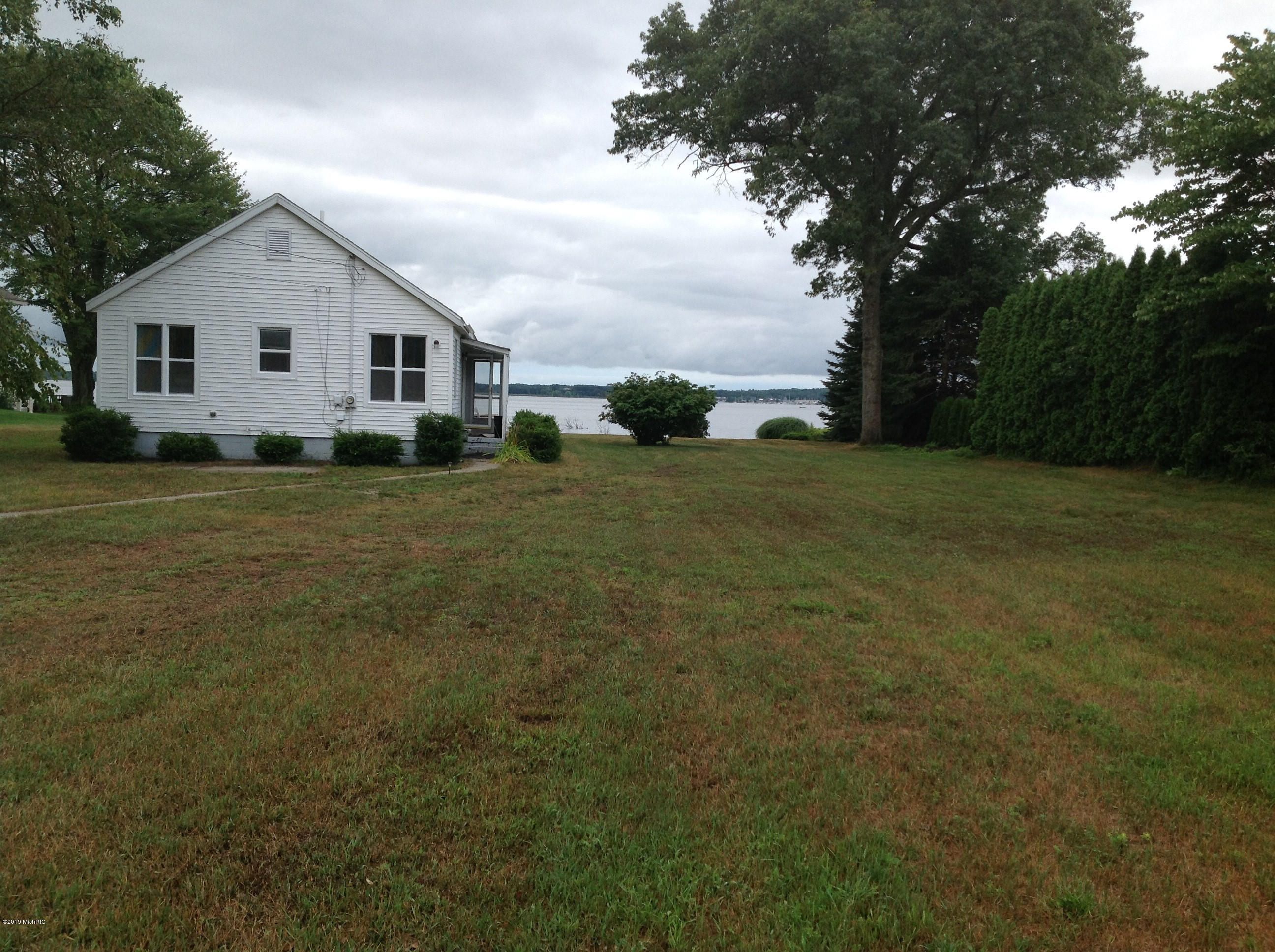 Muskegon, Muskegon County, MI Lakefront Property, Waterfront Property