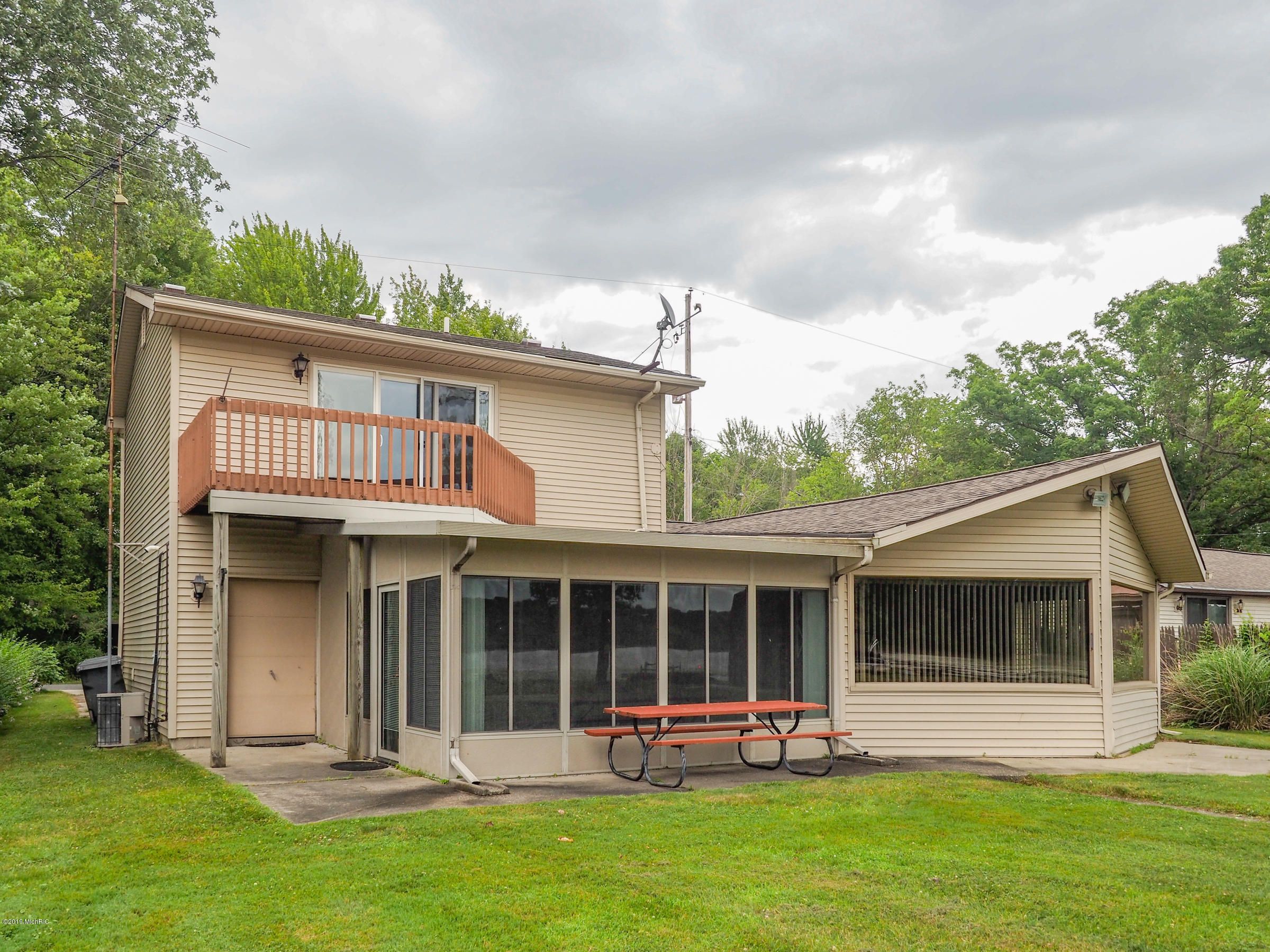 Allegan, Van Buren County, MI Lakefront Property, Waterfront Property