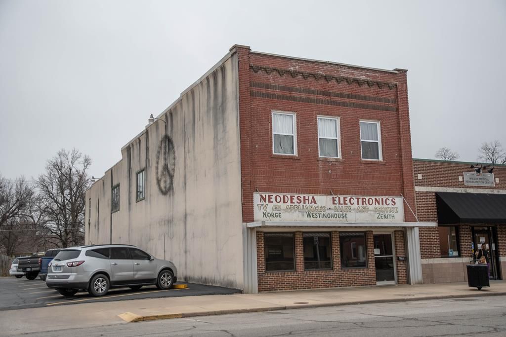 Neodesha, Wilson County, KS Commercial Property, House for sale