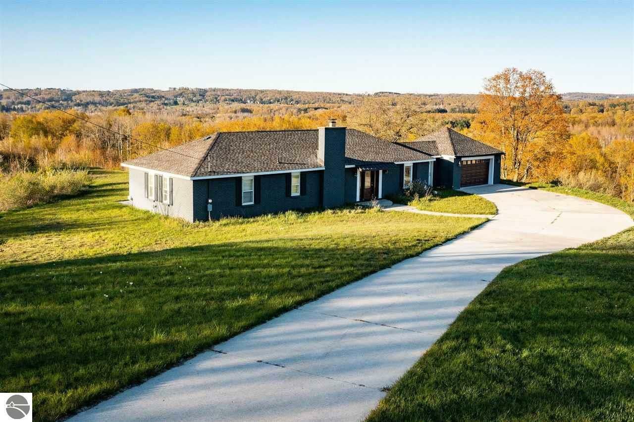 Benzonia, Benzie County, MI House for sale Property ID 409953849