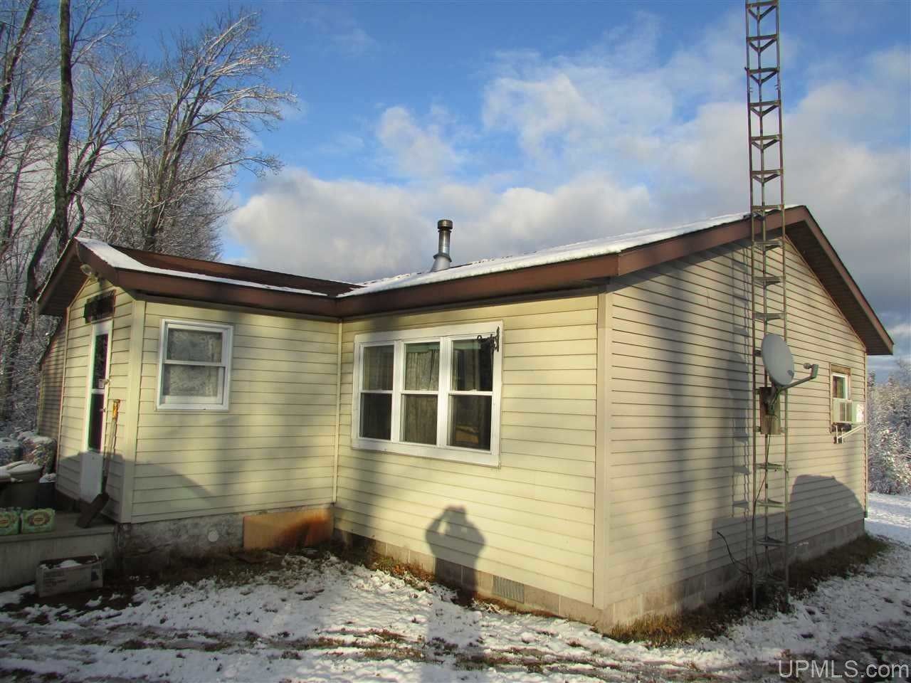 Nahma, Delta County, MI Lakefront Property, Waterfront Property, House