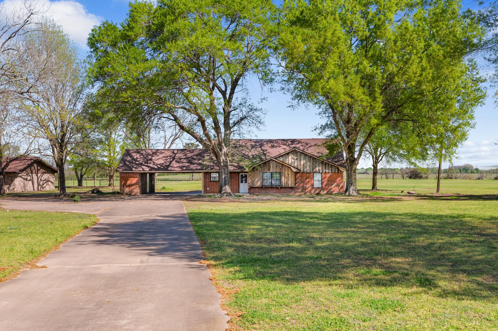 Crockett, Houston County, TX Farms and Ranches, Horse Property, House