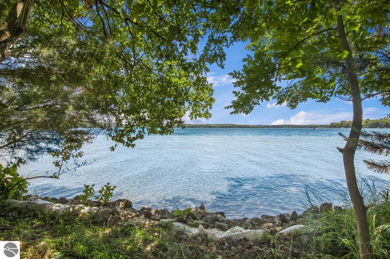 Traverse City, Grand Traverse County, MI Lakefront Property, Waterfront