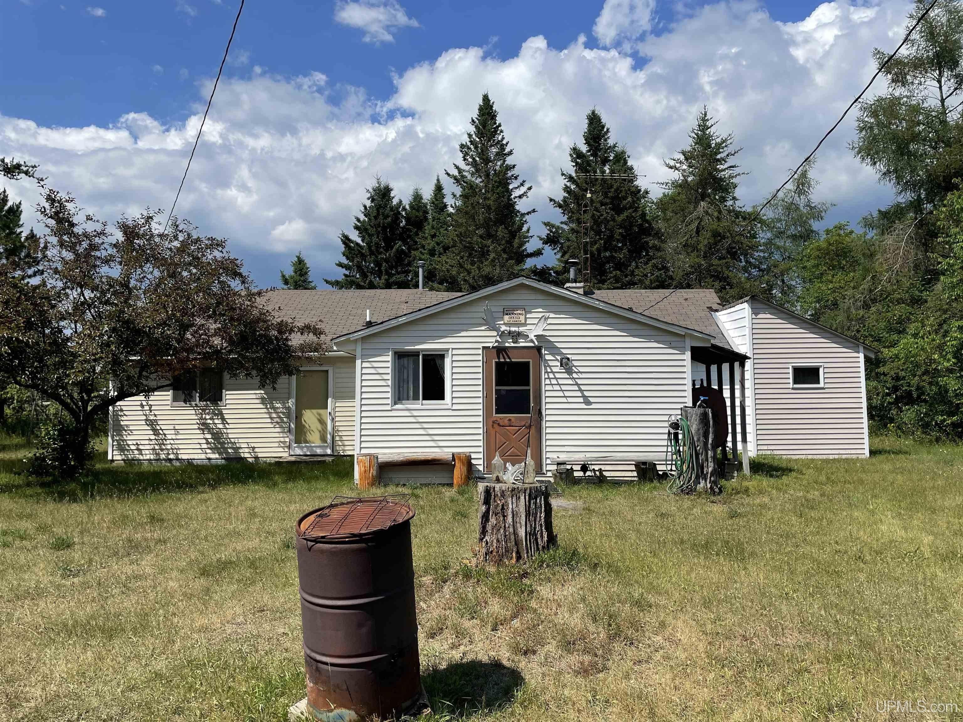 Seney, Schoolcraft County, MI Lakefront Property, Waterfront Property, House for sale Property