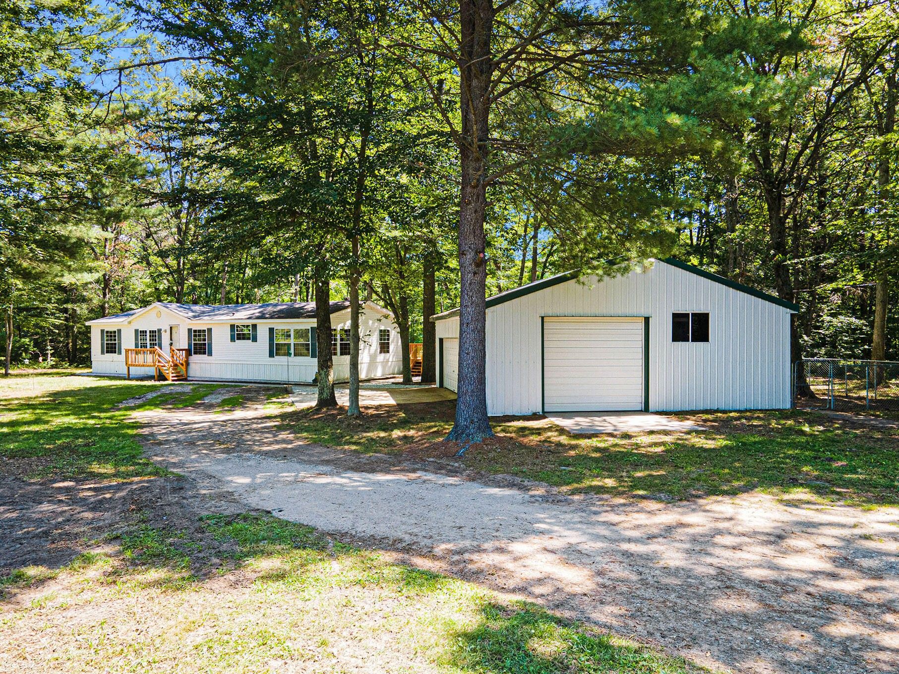 White Cloud, Newaygo County, MI Lakefront Property, Waterfront Property