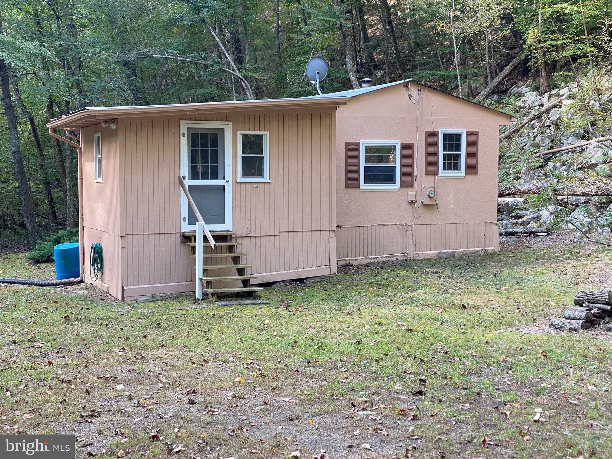 Wardensville, Hardy County, WV Lakefront Property, Waterfront Property, House for sale Property